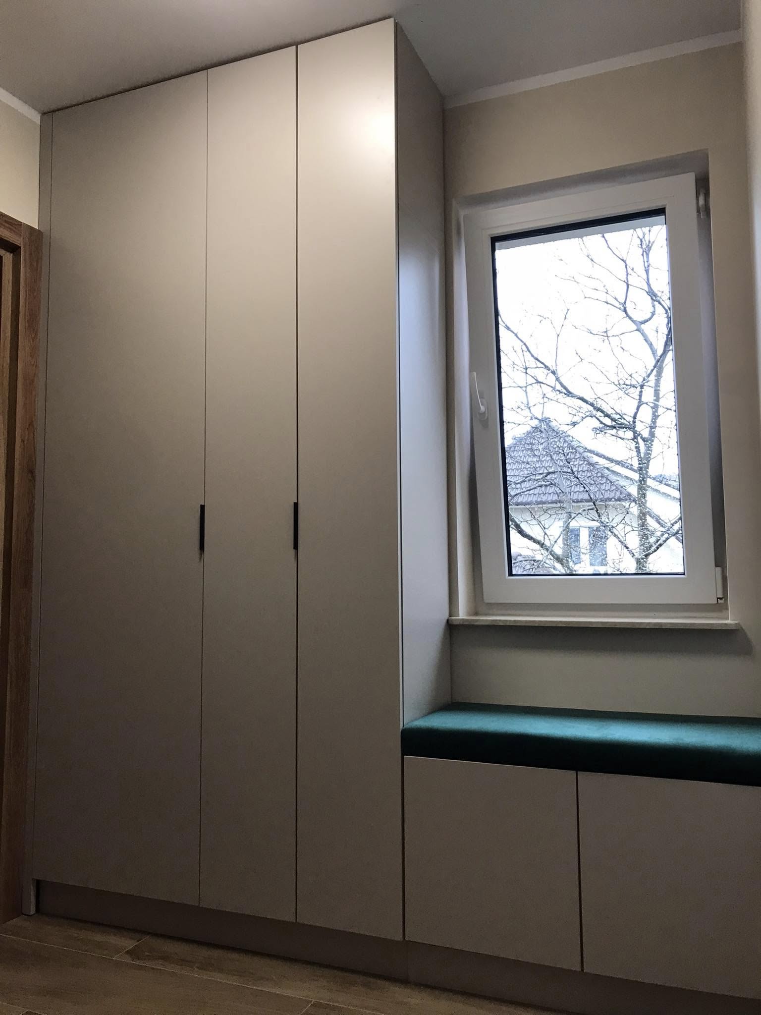 Szafa z drzwiami przesuwnymi - realizacja Lux-Meble